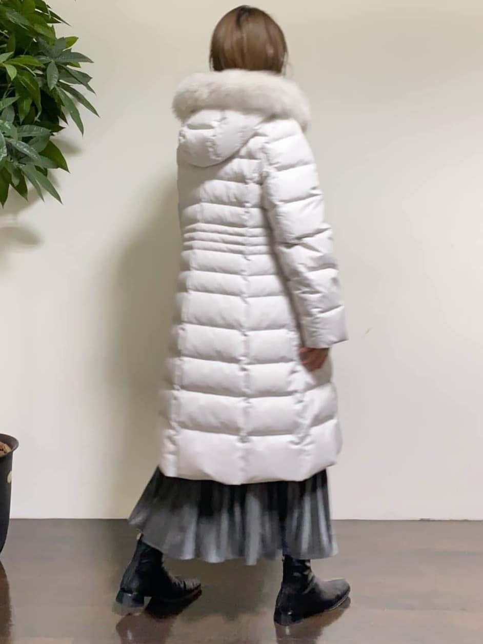 tomoさんの「UNTITLED｜【はっ水機能/フード取り外し可/防寒】ロングダウンコート」を使ったコーディネート
