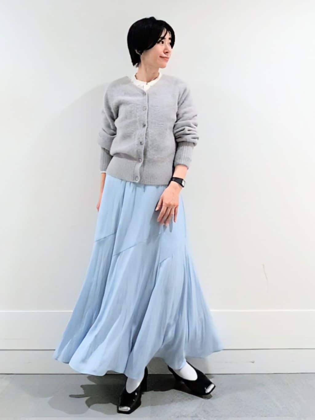 ミズタさんの「UNTITLED｜【ふわふわニット/前後2WAY】フォックスカシミヤカーディガン」を使ったコーディネート