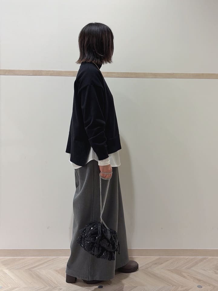 だいちゃさんの「SHOO･LA･RUE｜【2点セット/洗濯機可/S-LL】着回しがきく もちもちハイネックニット+裾シャツインナー」を使ったコーディネート