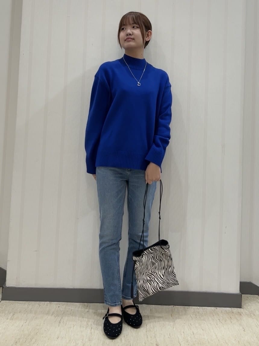 ちひさんの「INDIVI｜【通年活躍！褒められデニム】スキニー デニムパンツ」を使ったコーディネート