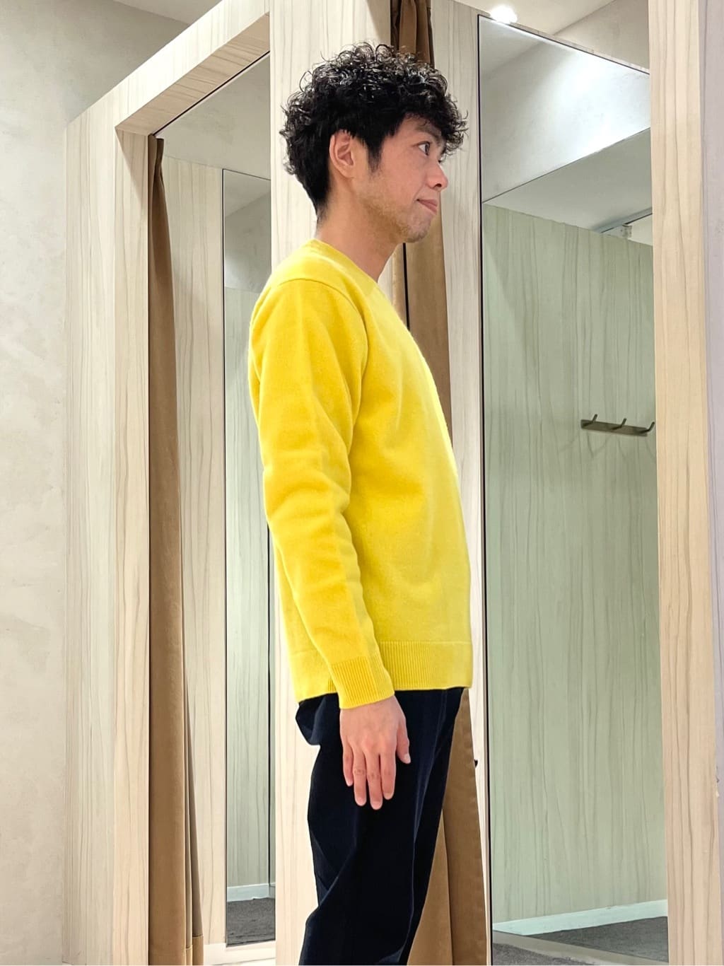 URAさんの「TAKEO KIKUCHI｜【Air Palette Knit】ワンポイント カラーニット プルオーバー」を使ったコーディネート