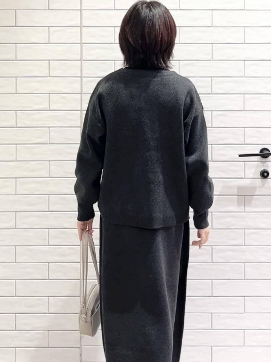 しおりさんの「OPAQUE.CLIP｜サイド編地切替ニットトップス／セットアップ対応【洗濯機OK】」を使ったコーディネート