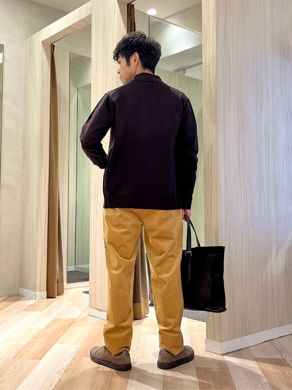 URAさんの「TAKEO KIKUCHI｜アンチピリング ジップアップ ニット」を使ったコーディネート