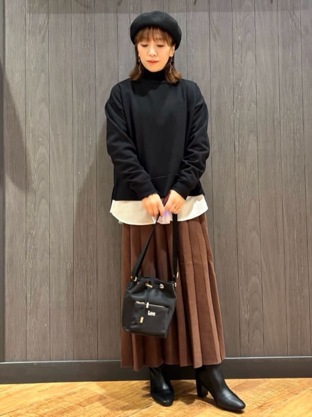 meiさんの「SHOO･LA･RUE｜【2点セット/洗濯機可/S-LL】着回しがきく もちもちハイネックニット+裾シャツインナー」を使ったコーディネート
