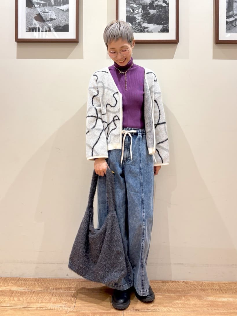 Ayumiさんの「SHOO･LA･RUE｜【S-LL】抜け感あるスタイルに ケミカルデニム イージーワイドパンツ」を使ったコーディネート