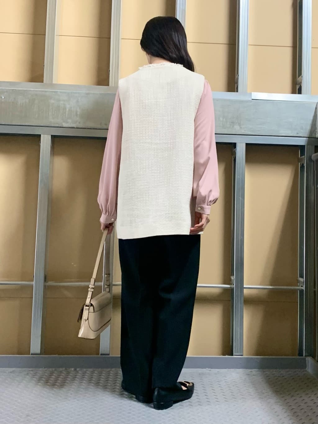 sahoさんの「THE SHOP TK｜【フォーマルにもカジュアルにも】ツイードジレ」を使ったコーディネート