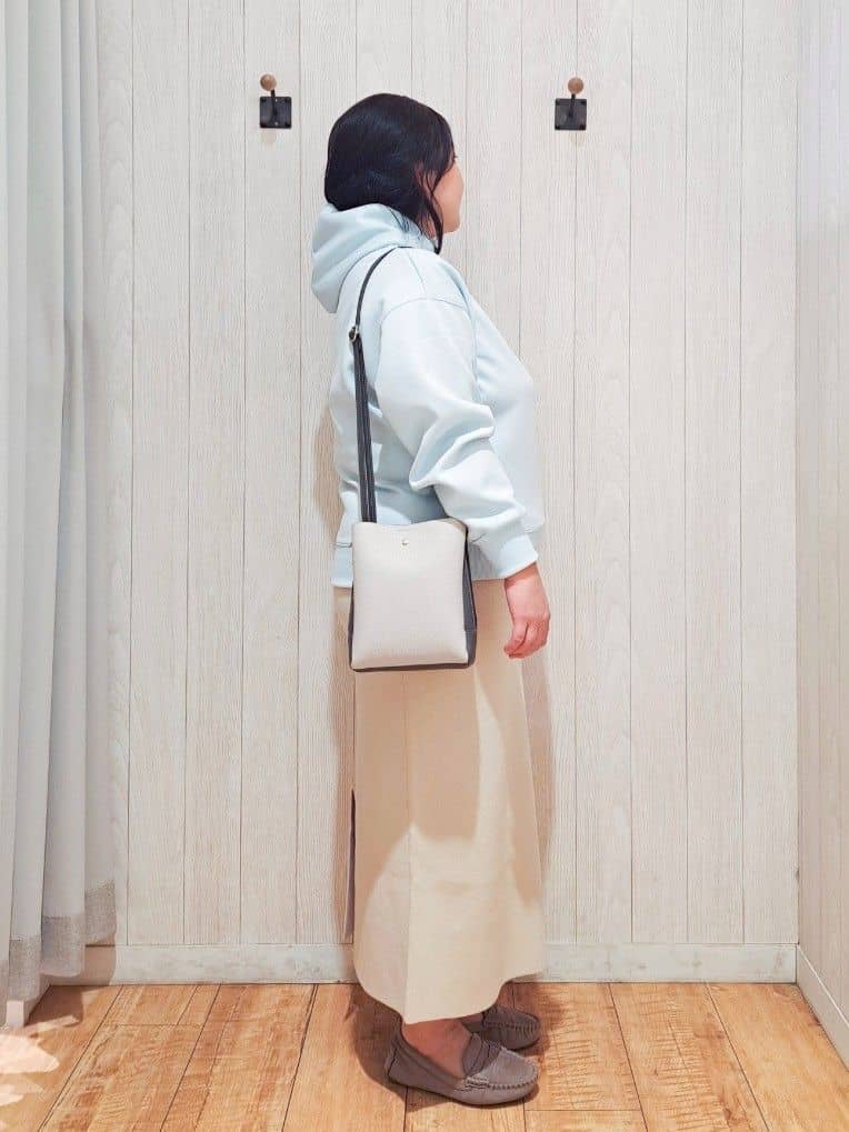 kotomiさんの「SHOO･LA･RUE｜【セットアップ可/S-LL/なめらかタッチ】選べる3柄 ロゴ入りプルパーカ」を使ったコーディネート