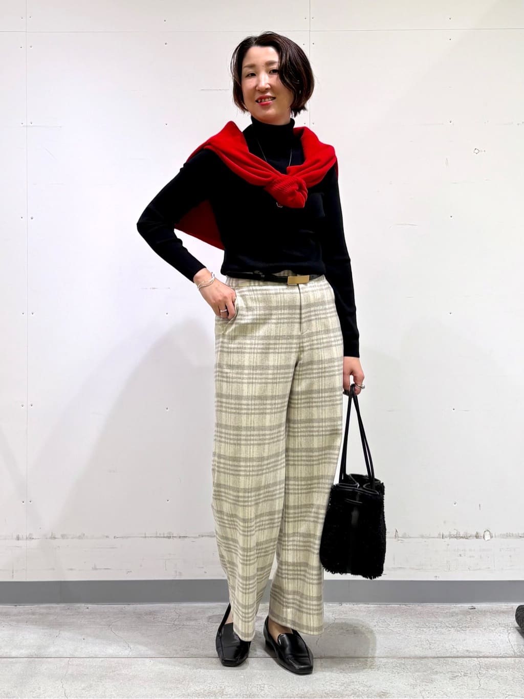 yuriさんの「INDIVI｜【洗える／毛玉になりにくい】エクストラファインウール リブタートルニット」を使ったコーディネート