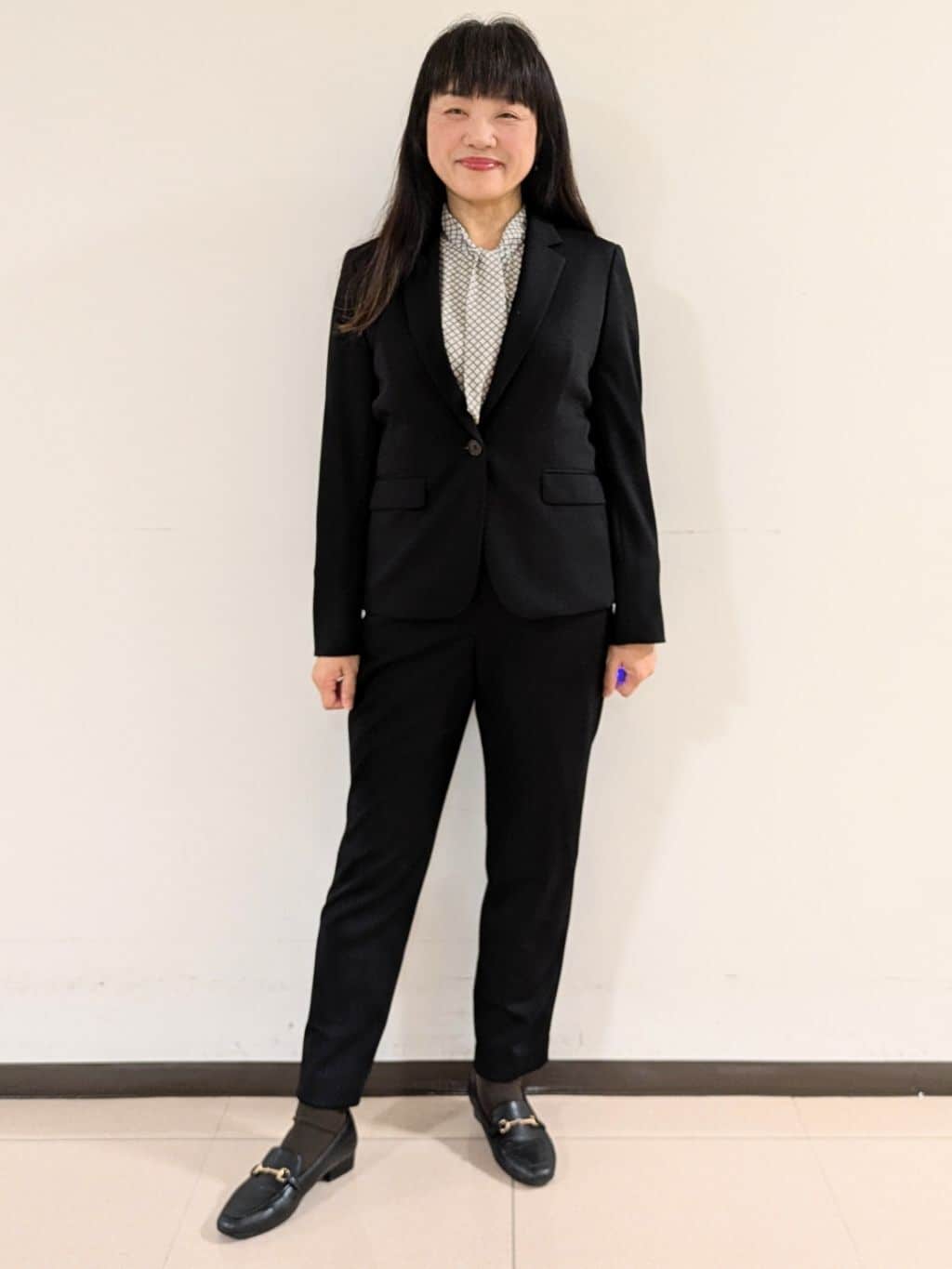 ともさんの「UNTITLED｜【洗えるスーツ／ストレッチ】ウール混ジャージ テーパードパンツ」を使ったコーディネート