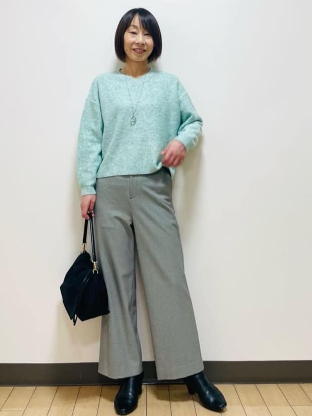 Riiさんの「Reflect｜【選べる5色／ゆったりシルエット】Vネックスパンコールニット」を使ったコーディネート
