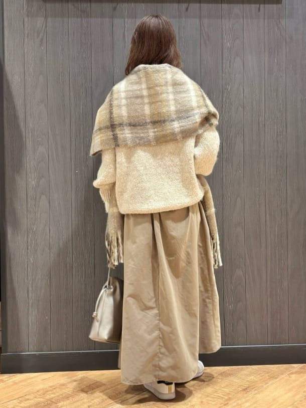 meiさんの「SHOO･LA･RUE｜【洗濯機可/S-LL】上品にキラリと華やぐ スパンコールニット」を使ったコーディネート