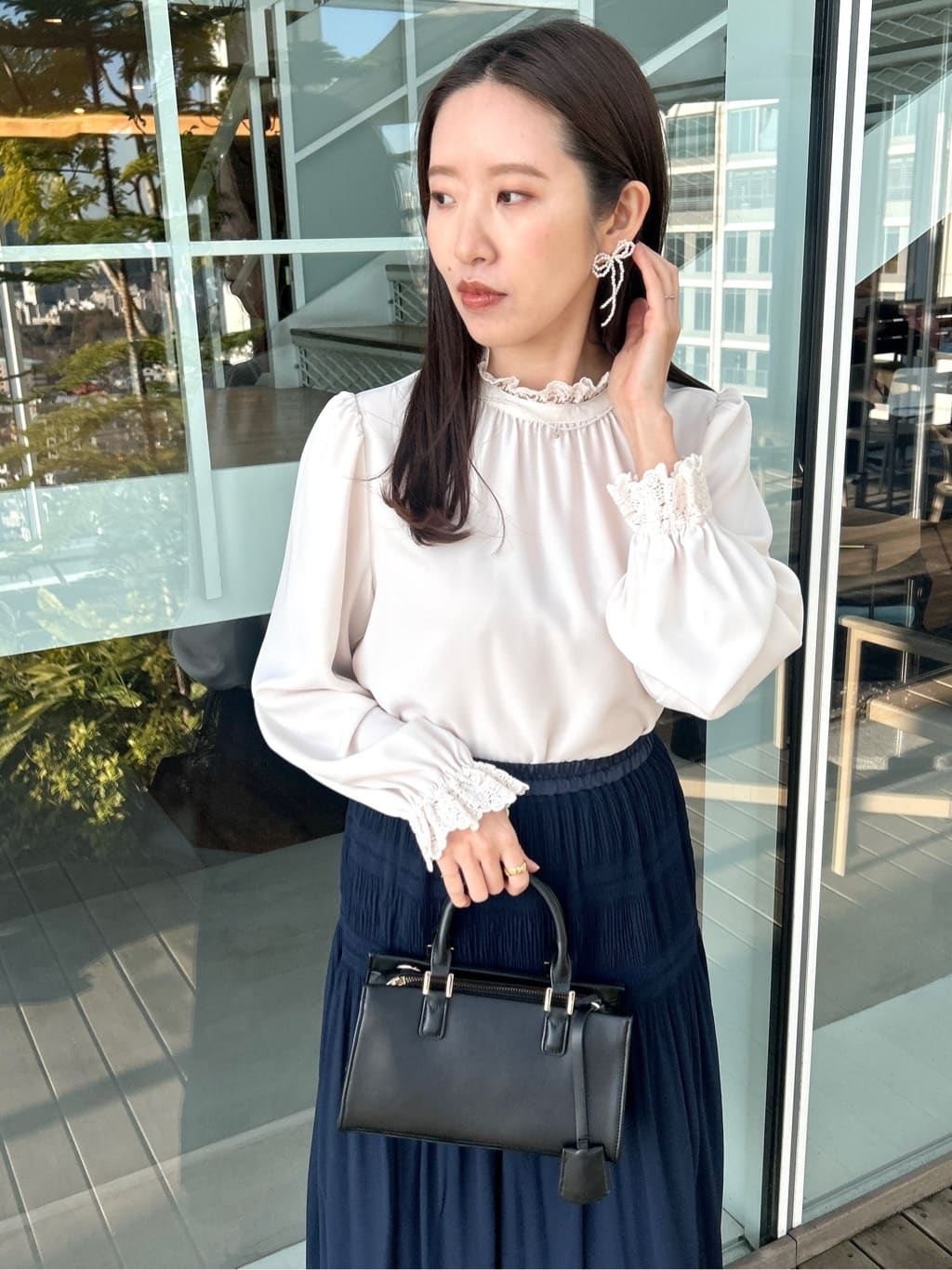 teiさんの「Couture brooch｜【2WAY・ハレの日・通勤】エンブロレースブラウス」を使ったコーディネート