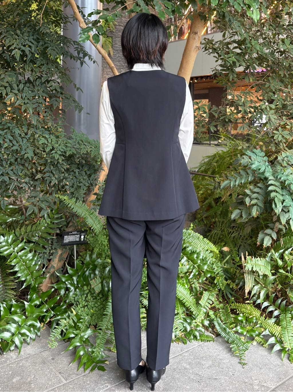 にしむらさんの「OPAQUE.CLIP｜ペプラムジレ／セットアップ対応可【洗濯機OK】」を使ったコーディネート