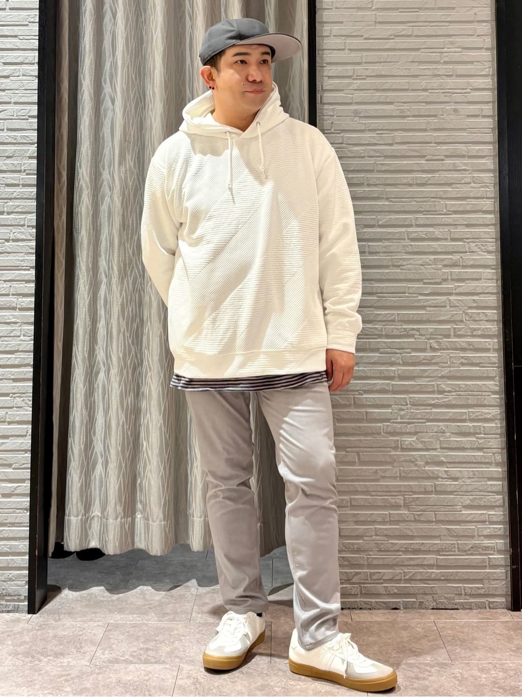 Pーyamaさんの「THE SHOP TK｜【さりげない表情が、品よく映える。】ふくれジャカードパーカ」を使ったコーディネート