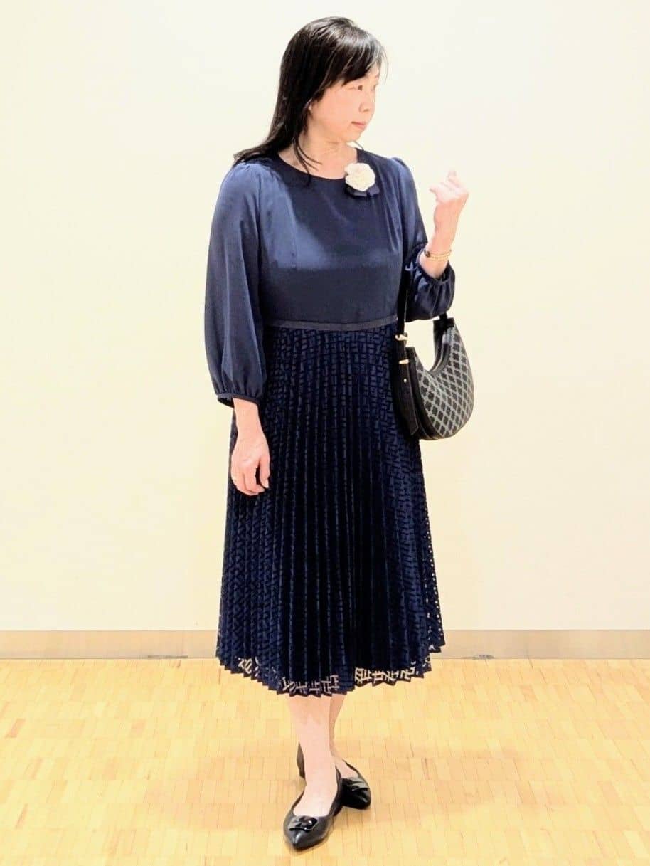 なおさんの「Reflect｜【SS-4Lサイズ】シフォン&times;幾何柄レースプリーツワンピース」を使ったコーディネート