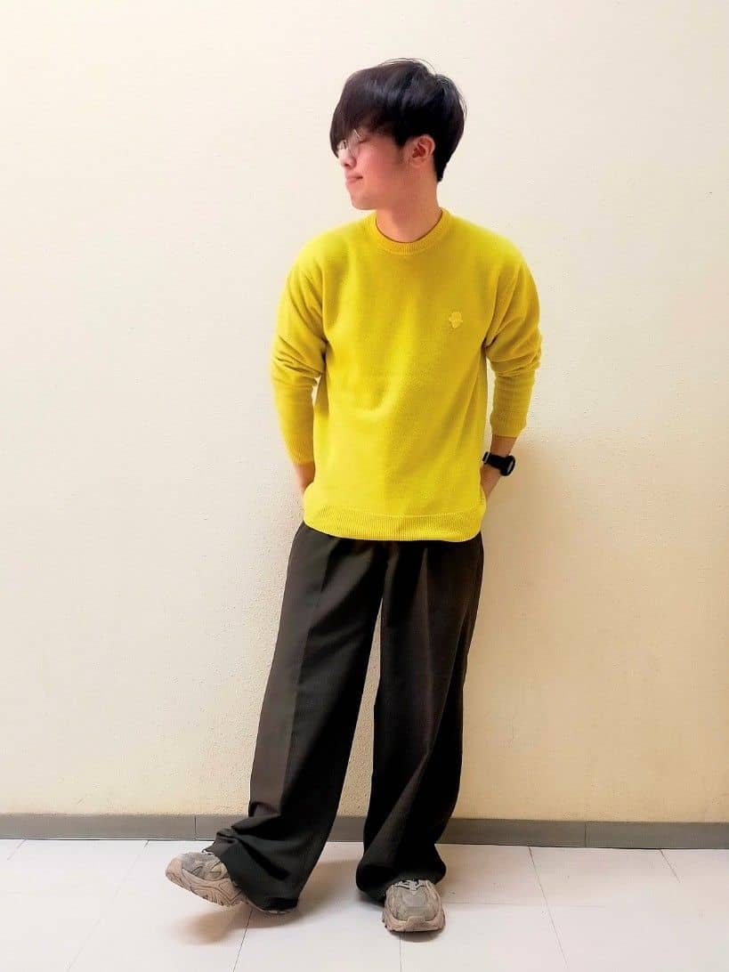 nerさんの「TAKEO KIKUCHI｜【Air Palette Knit】ワンポイント カラーニット プルオーバー」を使ったコーディネート