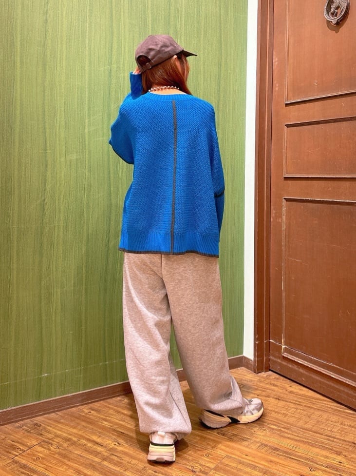 かおりさんの「SHOO･LA･RUE｜【前後2WAY/S-LL】体型カバーもこなれ見えも叶う　ふんわりお袖の配色パイピングニット」を使ったコーディネート