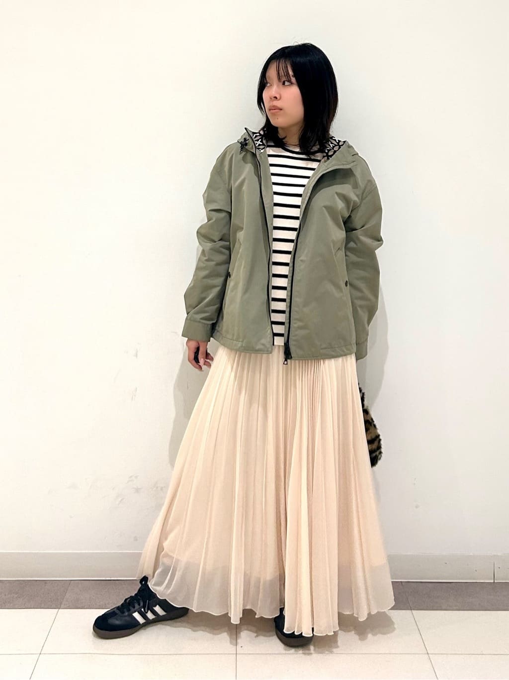 とりみさんの「DRESSTERIOR｜【ウォッシャブル/撥水素材】撥水ツイル マウンテンパーカー」を使ったコーディネート