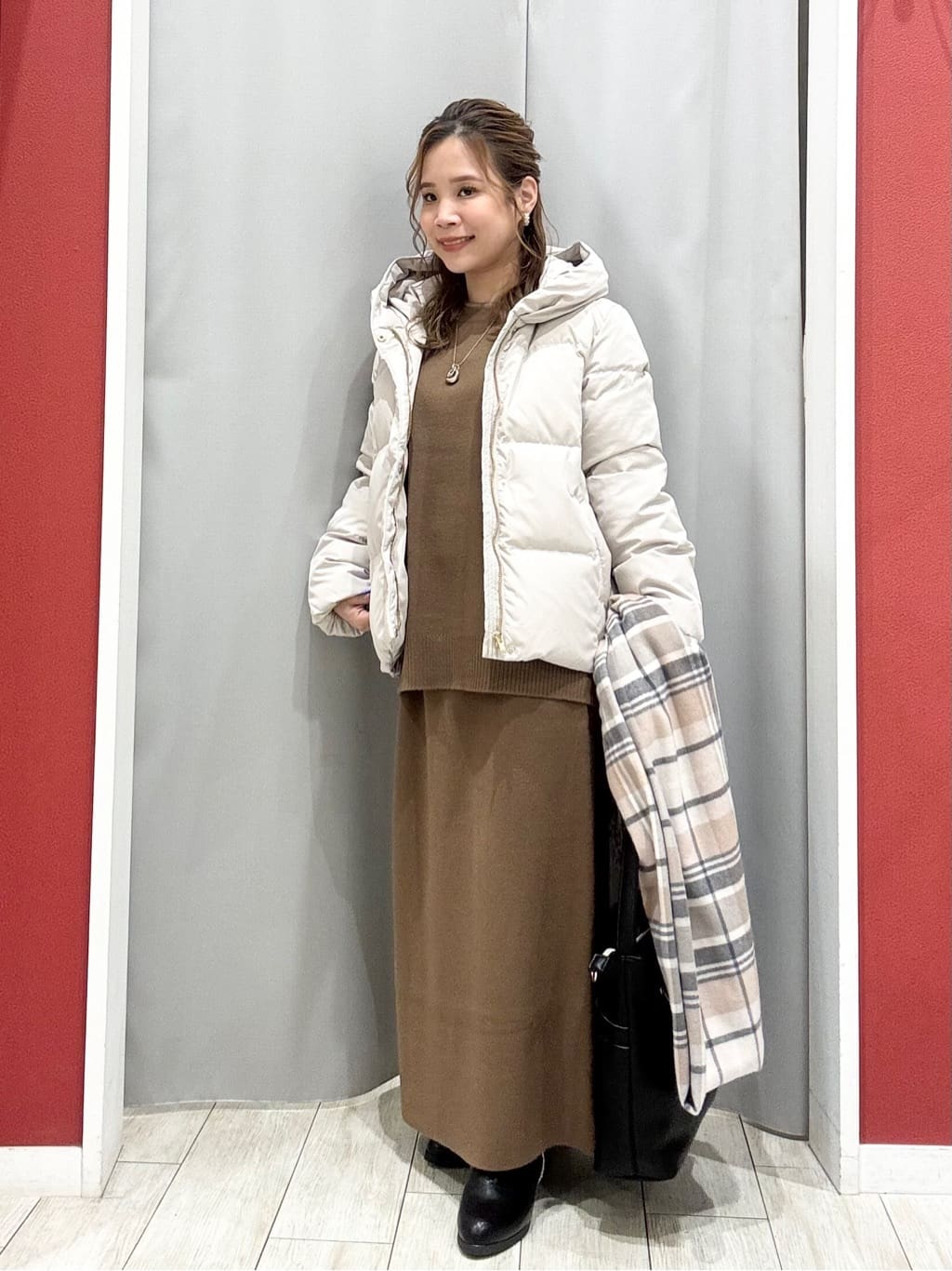 shioさんの「SHOO･LA･RUE｜【撥水/洗える】ショートフーディーダウン」を使ったコーディネート