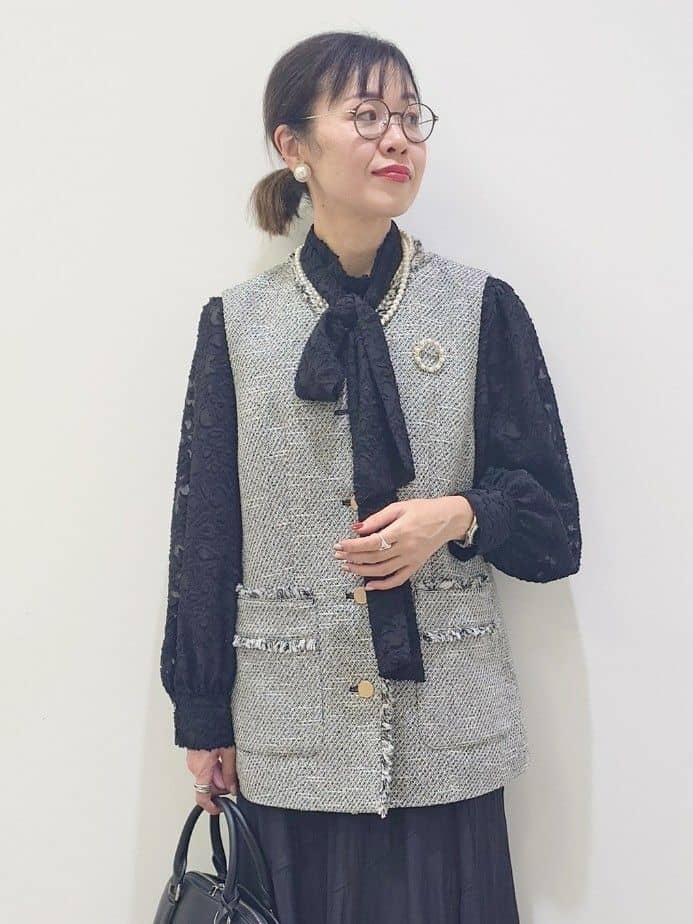 MUTSUKOさんの「UNTITLED｜【オンオフ使える】スラブツイード ジレ」を使ったコーディネート