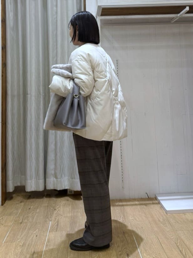 chさんの「THE SHOP TK｜きれいめにもカジュアルにも ノーカラーキルトジャケット」を使ったコーディネート