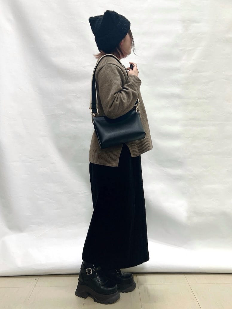 YUIさんの「SHOO･LA･RUE｜【S-LL/洗濯機可】ふわふわがやみつきになる柔らかさ スウェットライクロゴニット」を使ったコーディネート