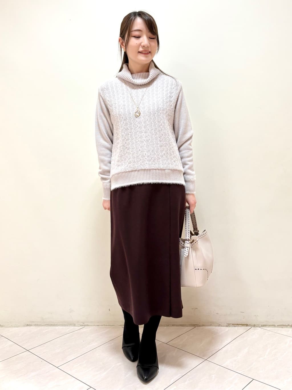 mikiさんの「Reflect｜【ほんのりラメ感◎】ふわふわフェザーヤーンハイネックニット」を使ったコーディネート