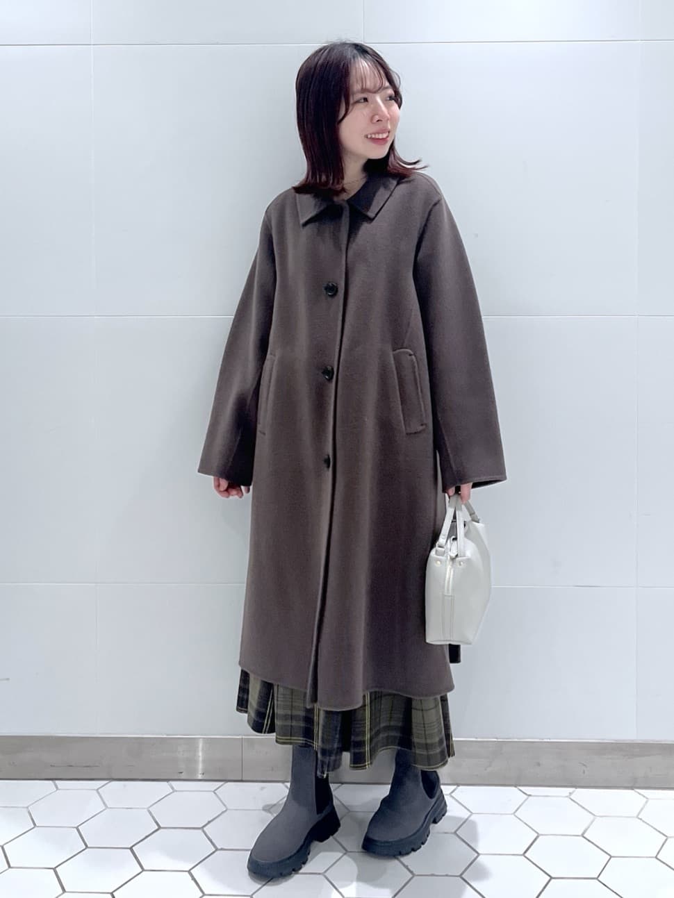 Makinoさんの「Dessin｜ウールカシミヤVネック」を使ったコーディネート