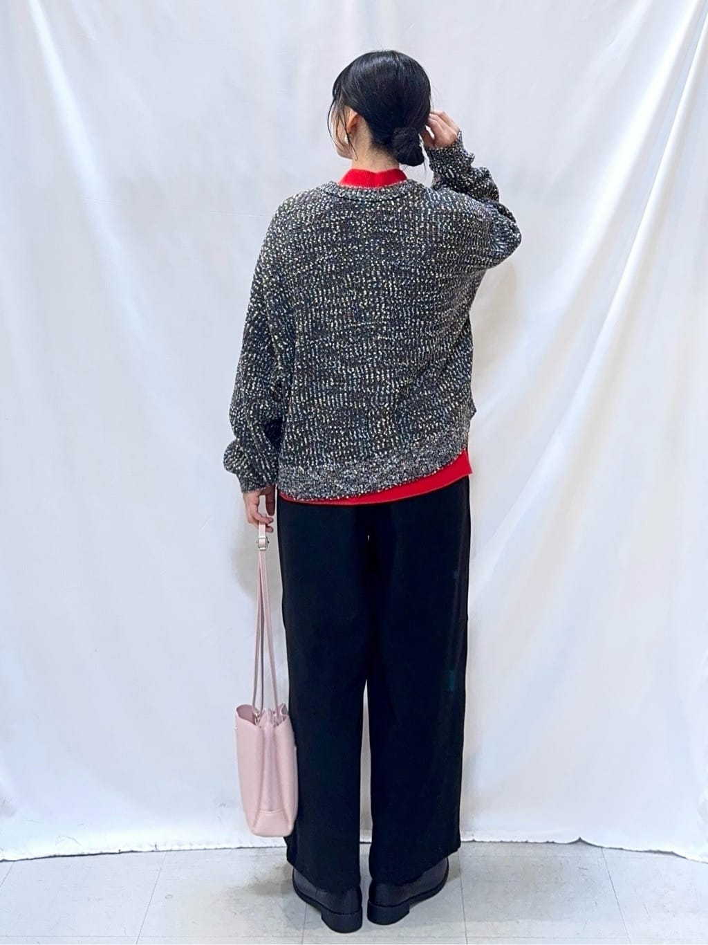 𝐇𝐢𝐫𝐨𝐦𝐢さんの「SHOO･LA･RUE｜【洗濯機可/前後2WAY】ぽこぽこニットカーディガン」を使ったコーディネート
