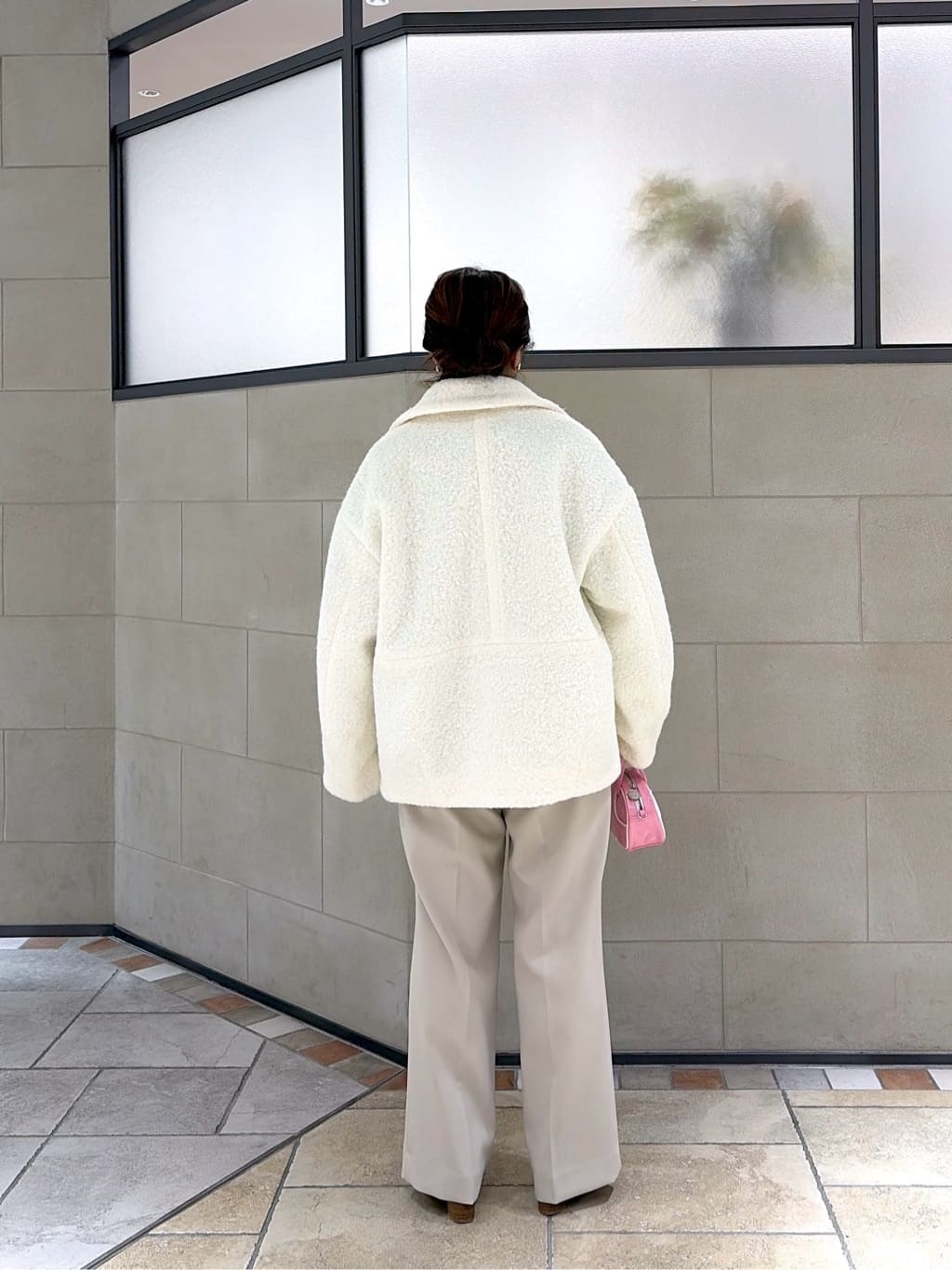 よねさんの「INDIVI｜Timeless｜ストレートフレアパンツ」を使ったコーディネート