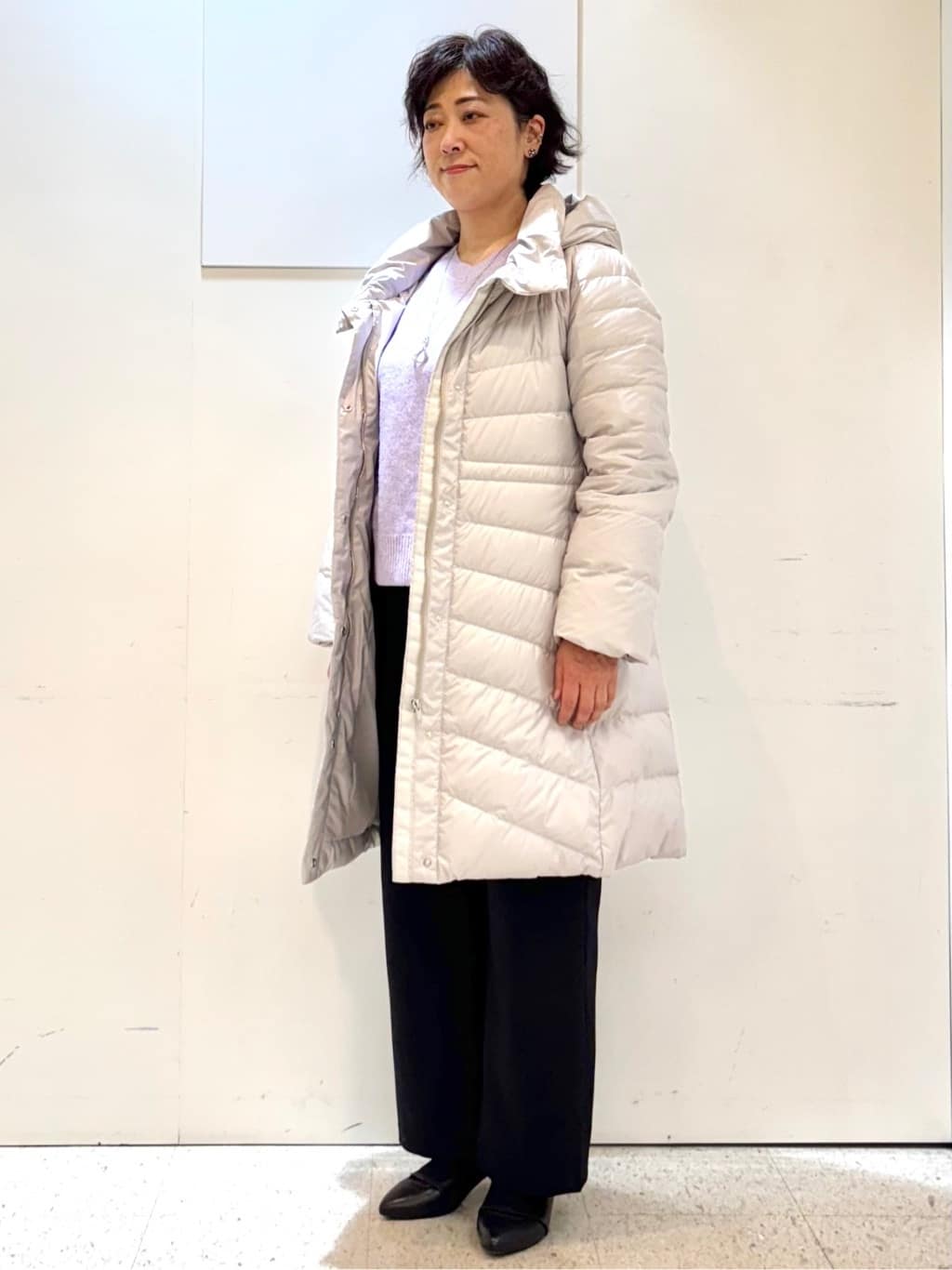 ヤスコさんの「Reflect｜【選べる5色／ゆったりシルエット】Vネックスパンコールニット」を使ったコーディネート