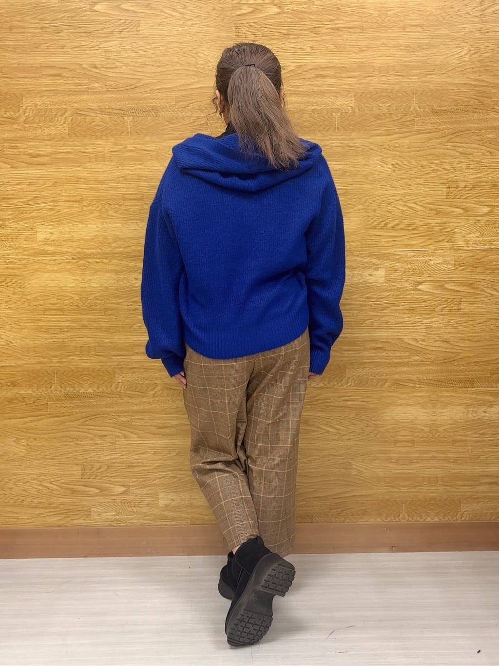 ぁむさんの「SHOO･LA･RUE｜【S-LL】お顔周りをすっきり魅せる ふんわり Vネックフードニット」を使ったコーディネート