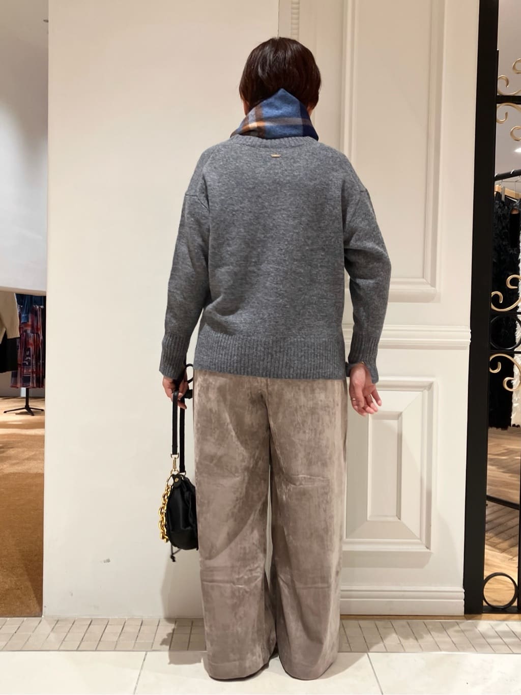 TAJIさんの「DRESSTERIOR｜アルパカブレンドVネックニット」を使ったコーディネート