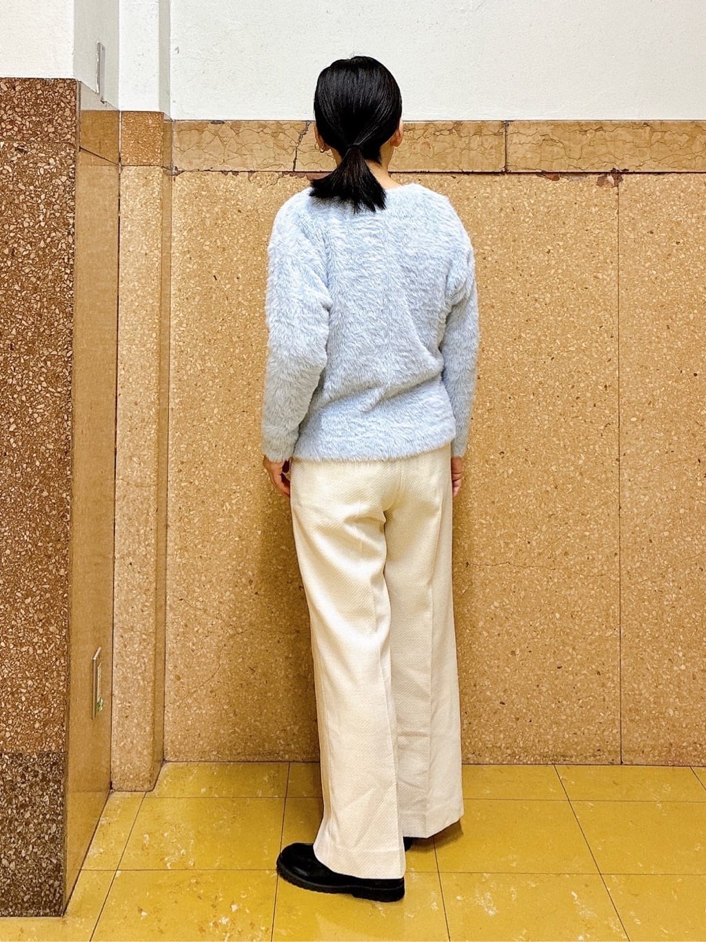 hattoriさんの「INDIVI｜【褒められパンツ/ウール調素材】ラメ混ワイドパンツ」を使ったコーディネート