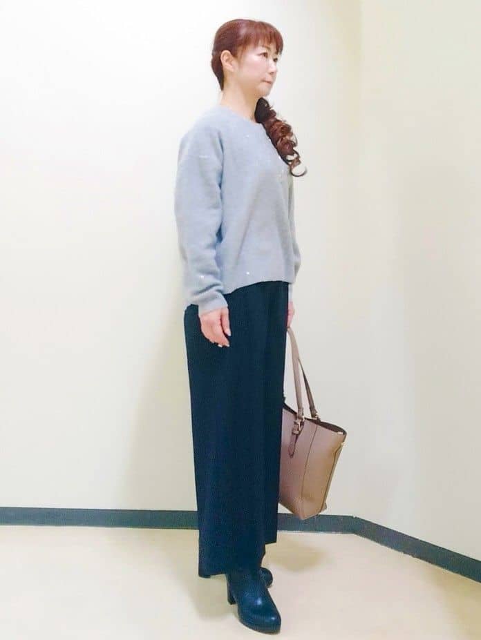 花さんの「Reflect｜【選べる5色／ゆったりシルエット】Vネックスパンコールニット」を使ったコーディネート
