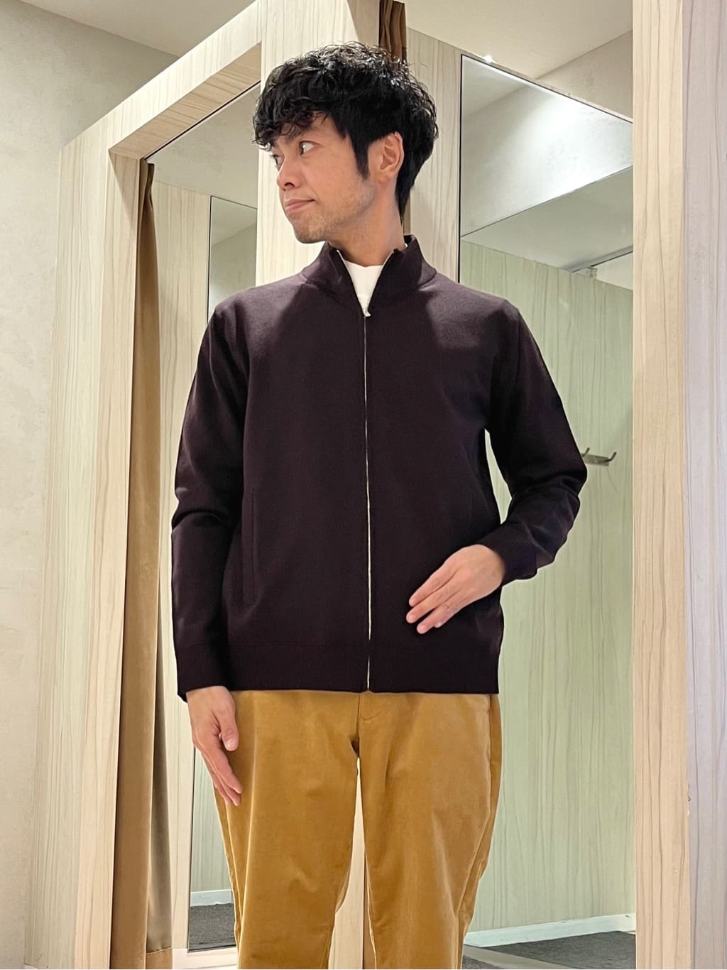 URAさんの「TAKEO KIKUCHI｜アンチピリング ジップアップ ニット」を使ったコーディネート