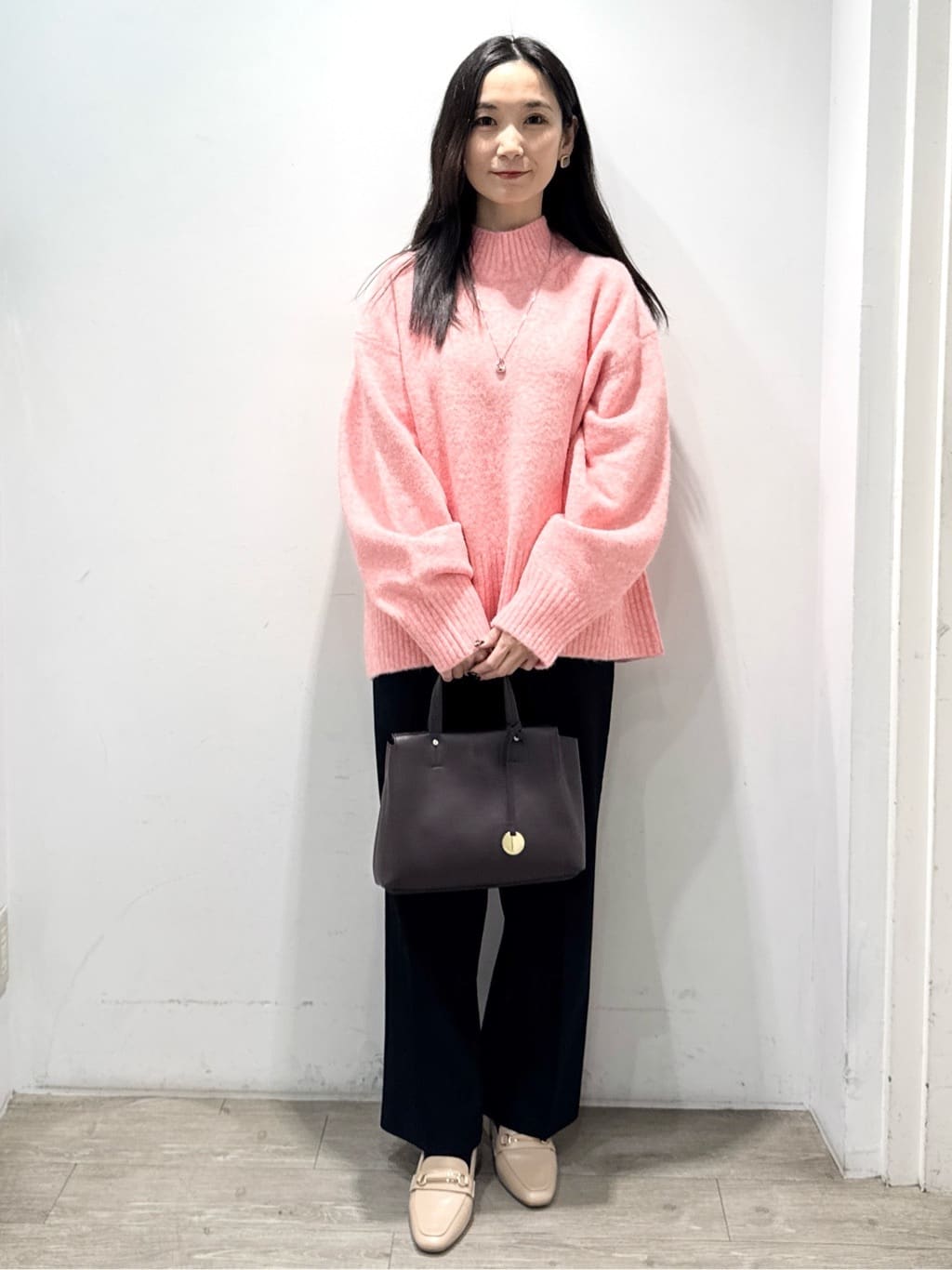 yuicciさんの「OPAQUE.CLIP｜ベロア&times;ゴールドメタル縁取りスクエアピアス」を使ったコーディネート