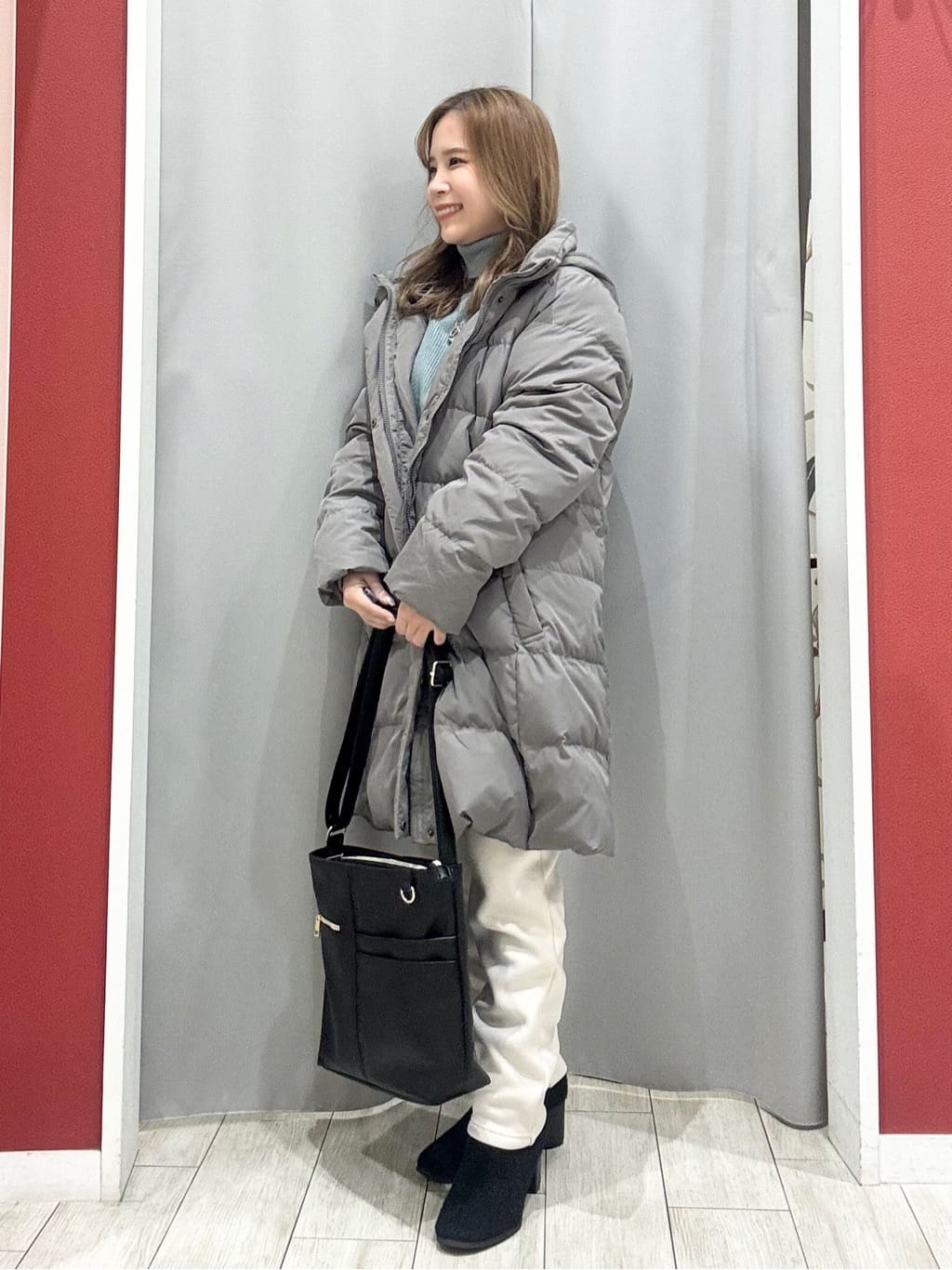 shioさんの「SHOO･LA･RUE｜【洗濯機可/撥水】フェイクファーフード ロングダウン」を使ったコーディネート