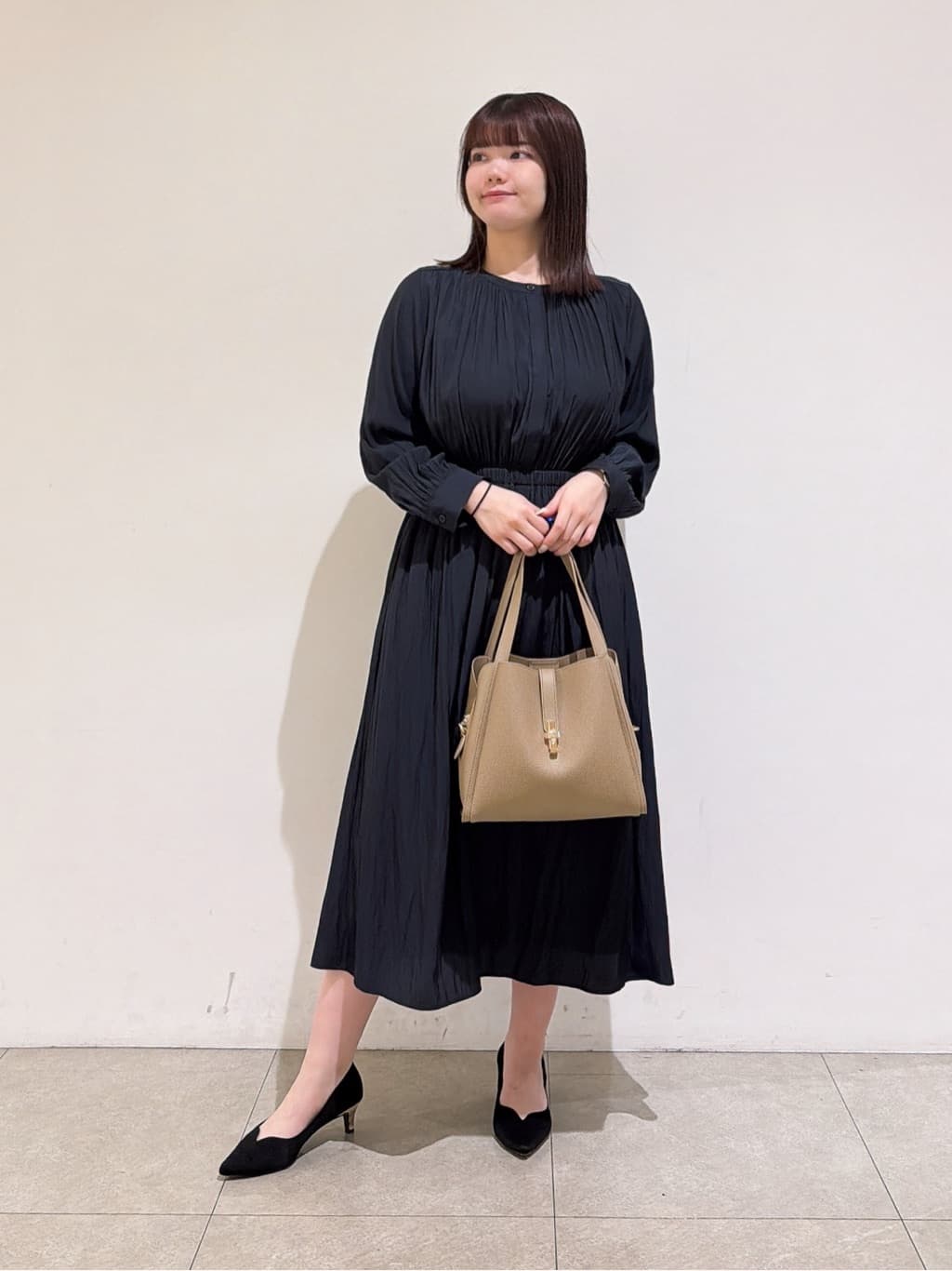 emikaさんの「INDIVI｜【洗える】ギャザーフレアワンピース」を使ったコーディネート