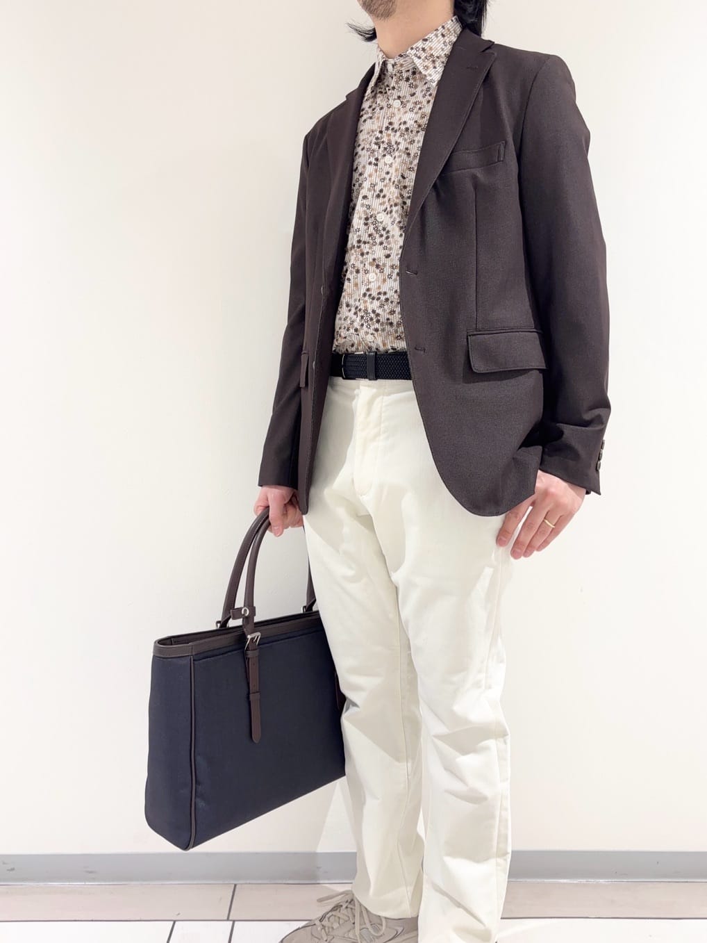 及川さんの「TAKEO KIKUCHI｜ストライプ小花 長袖シャツ」を使ったコーディネート