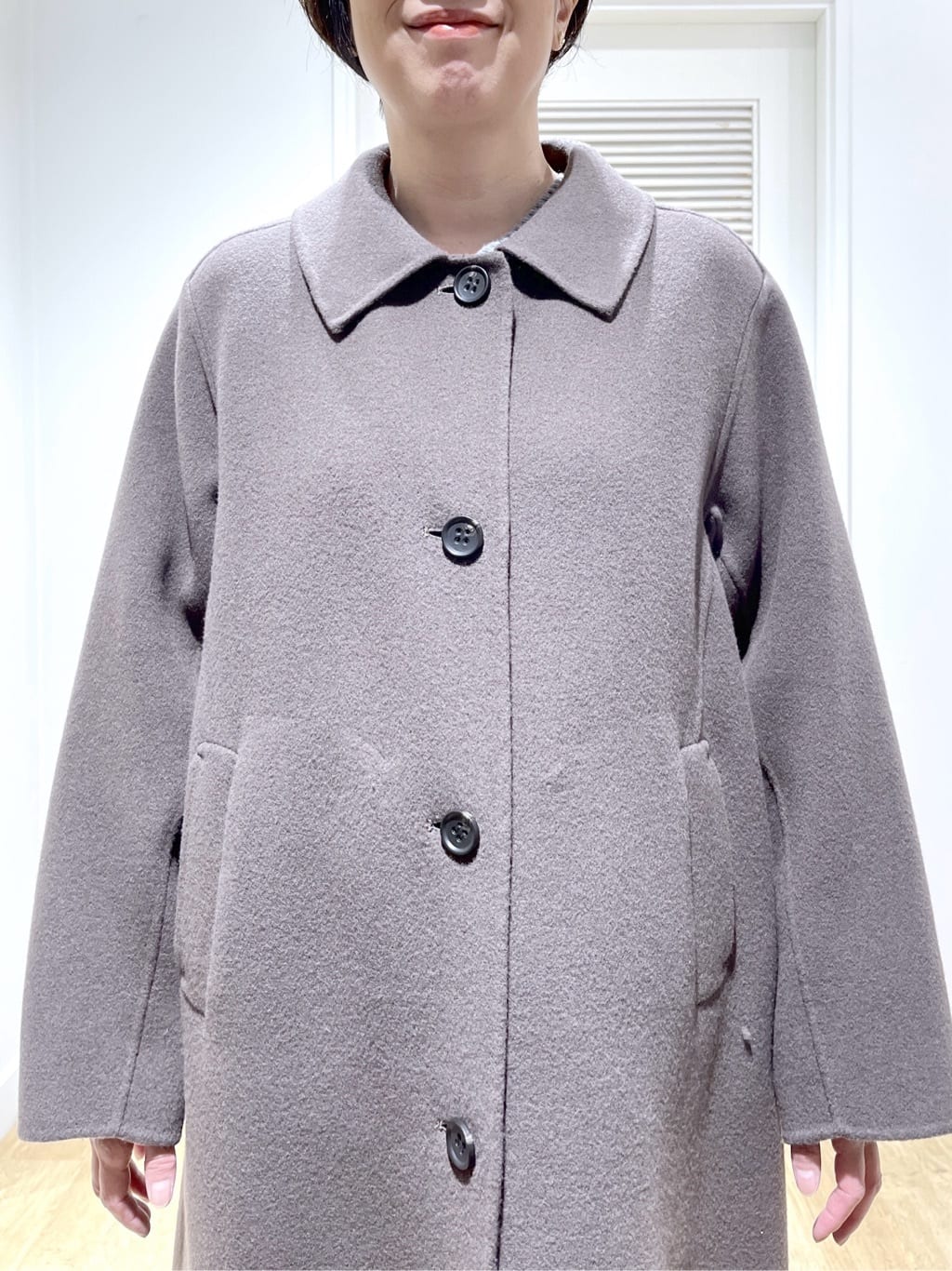 Miyazakiさんの「Dessin｜ウールカシミヤVネック」を使ったコーディネート
