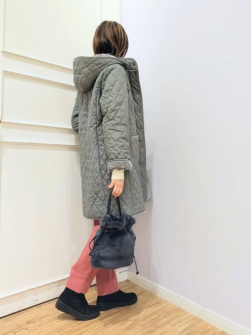 miomioさんの「SHOO･LA･RUE｜【高レビュー/SS-LL/美脚シルエット】すっきりきれい見え テーパードパンツ」を使ったコーディネート