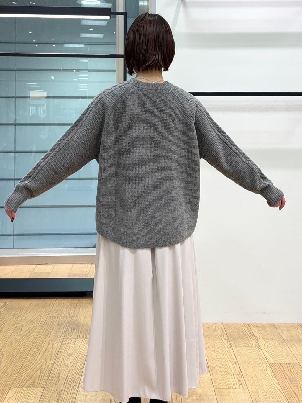 asamiさんの「INDIVI｜レザー調ギャザースカート」を使ったコーディネート