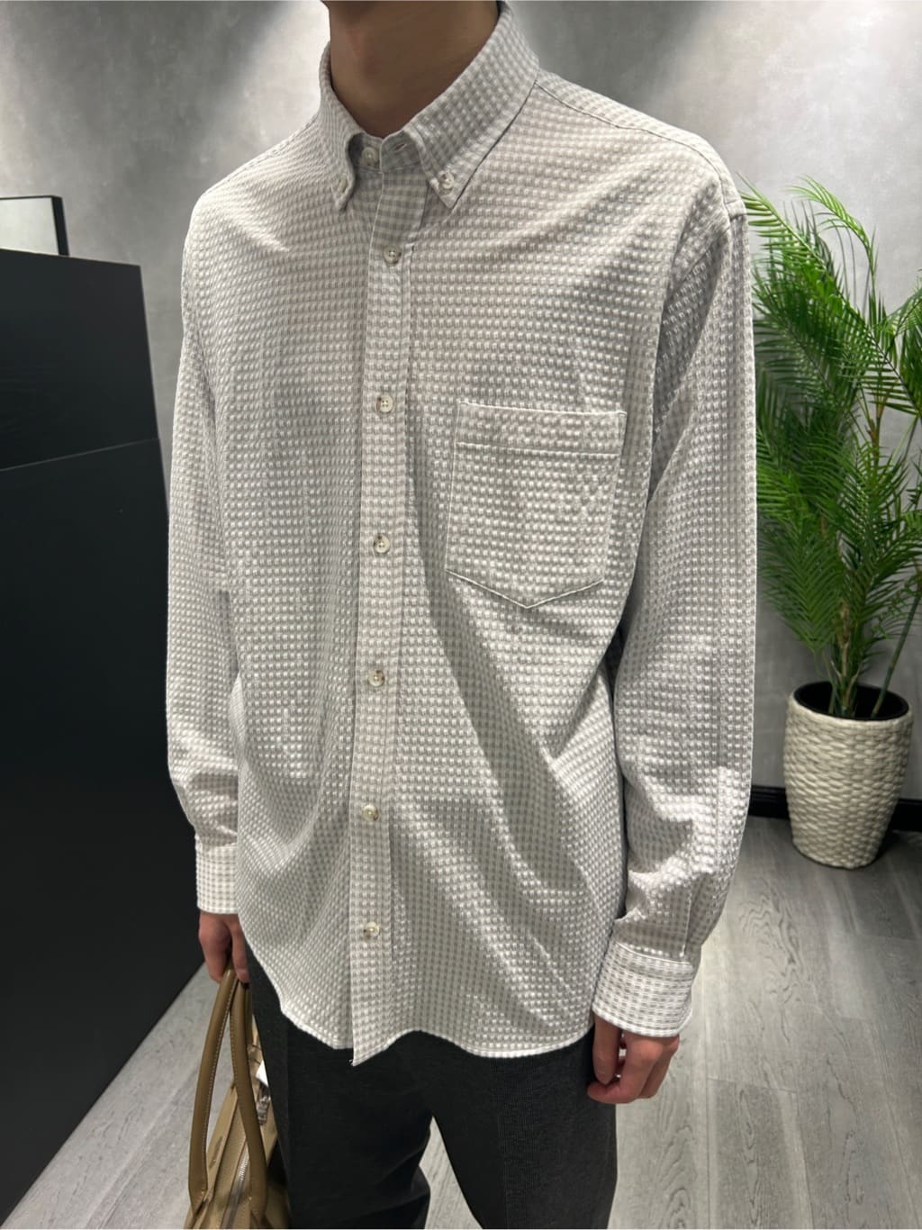 ruiさんの「TAKEO KIKUCHI｜【抗菌防臭/シーズンレス】シアサッカーギンガムチェック ストレッチシャツ」を使ったコーディネート
