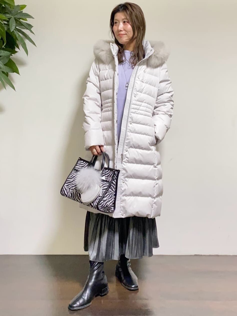 tomoさんの「UNTITLED｜【はっ水機能/フード取り外し可/防寒】ロングダウンコート」を使ったコーディネート