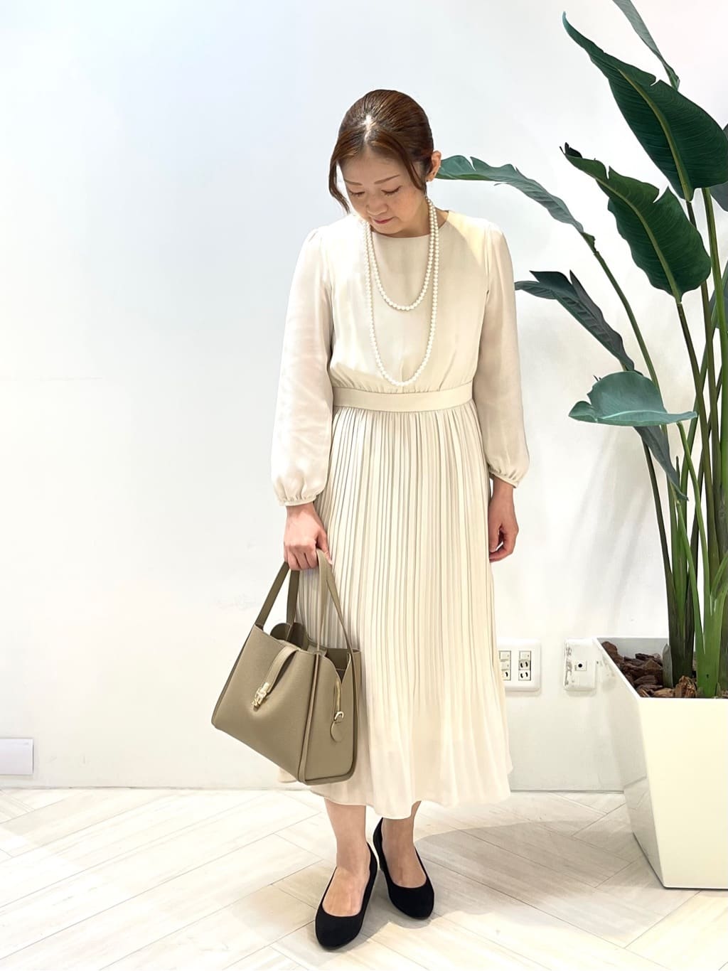 Tomoさんの「UNTITLED｜【洗える/セレモニー】プリーツワンピース」を使ったコーディネート