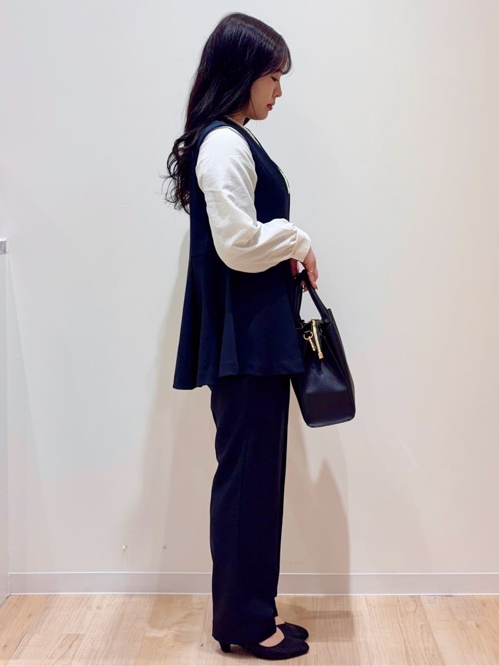 minamiさんの「grove｜【マシンウォッシュ/防シワ】袖ドッキングペプラムブラウス【着回しカセット】」を使ったコーディネート