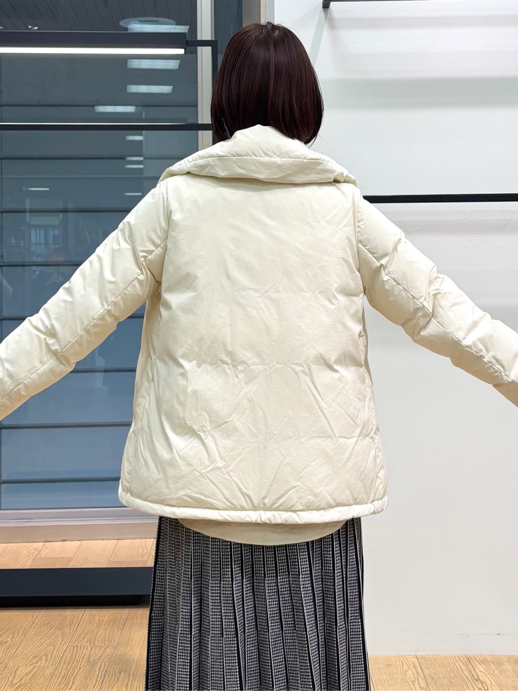 asamiさんの「INDIVI｜【洗える／選べる8色】トーンアップニット」を使ったコーディネート