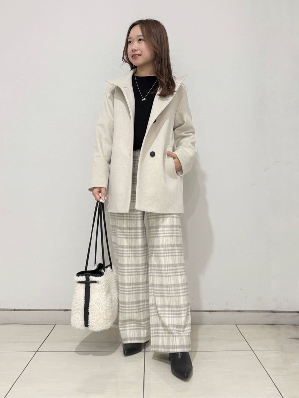 kahoさんの「INDIVI｜【褒められパンツ／ウール混】ウォームウール ワイドパンツ」を使ったコーディネート