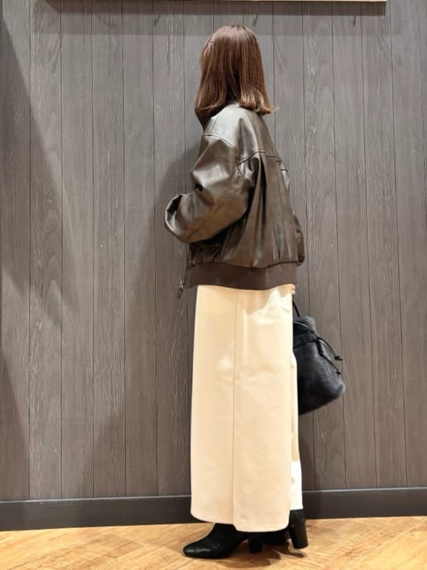 meiさんの「SHOO･LA･RUE｜【S-LL】大人綺麗 レザー調リブブルゾン」を使ったコーディネート
